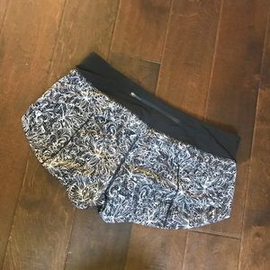 Black & White lulu shorts!!!